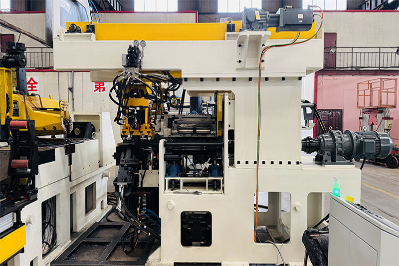 Roladora de rines con sistema de carga automática / Dobladora de rines